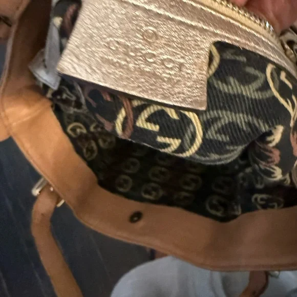 Gucci Brown Leather Shoulder Bag with Gold Accents - Picture 6 of 9